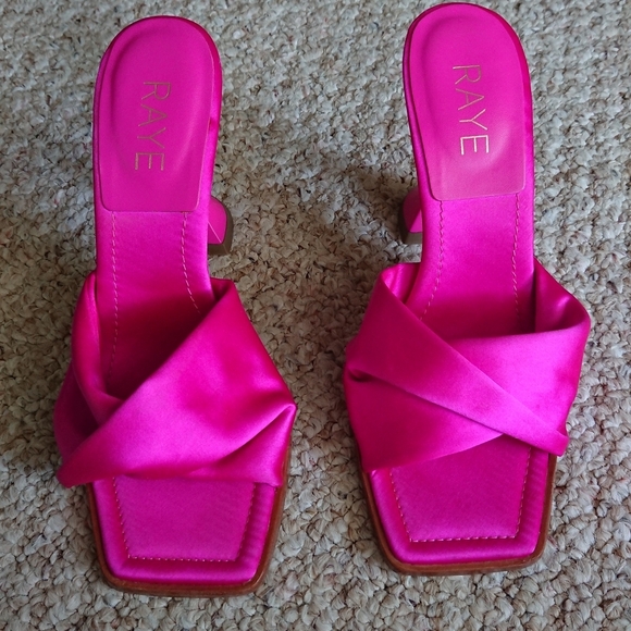 Revolve RAYE Alexus Heel in Fuschia pink size 6.5 - Picture 3 of 12